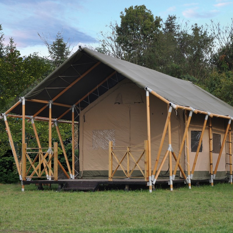 Namiot glampingowy o konstrukcji drewnianej z płótna